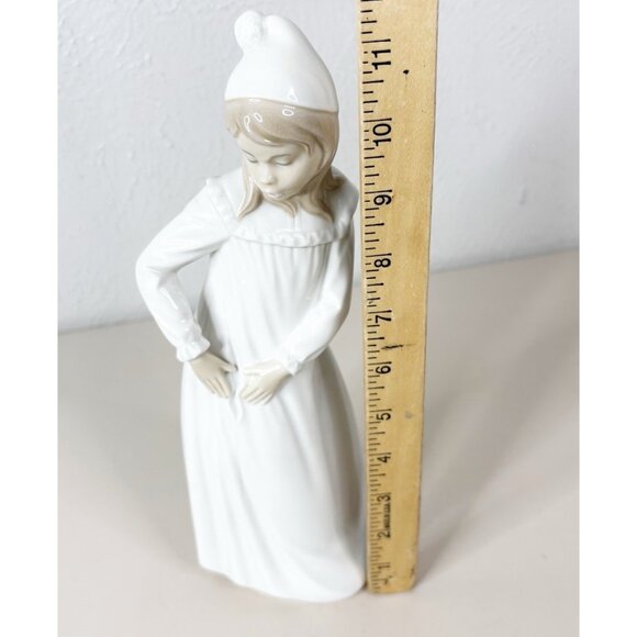 Retired VTG Lladro NAO 11.5" Porcelain Demure Brunette Girl In Nightgown EUC - Picture 6 of 7